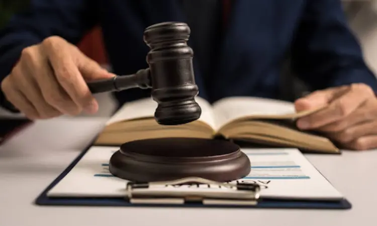 (13) Abogados